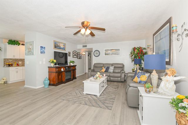 18 Lake Vista Trail 107, Port St. Lucie, FL 34952