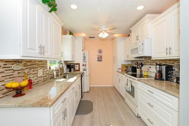 18 Lake Vista Trail 107, Port St. Lucie, FL 34952