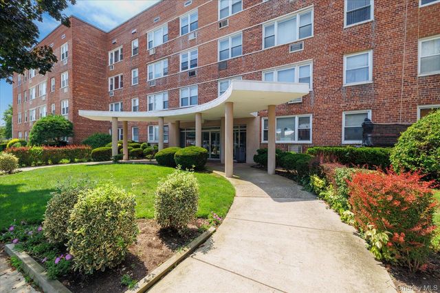 100 S Ocean Avenue 4U, Freeport, NY 11520