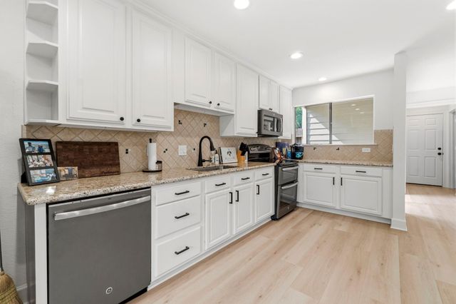 10717 N Autumnwood Way, The Woodlands, TX 77380