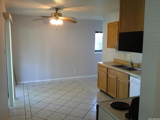 8448 Dixon Ridge, San Antonio, TX 78239
