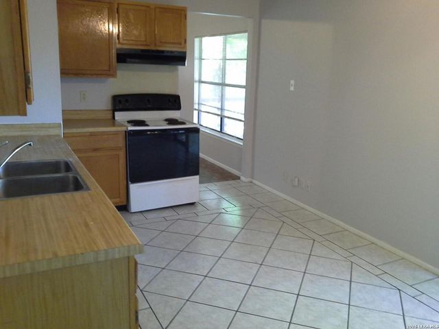 8448 Dixon Ridge, San Antonio, TX 78239