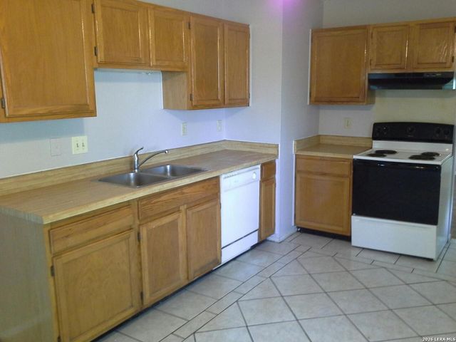 8448 Dixon Ridge, San Antonio, TX 78239