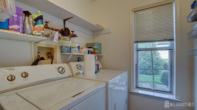 17 Ashbourne Drive, Monroe, NJ 08831