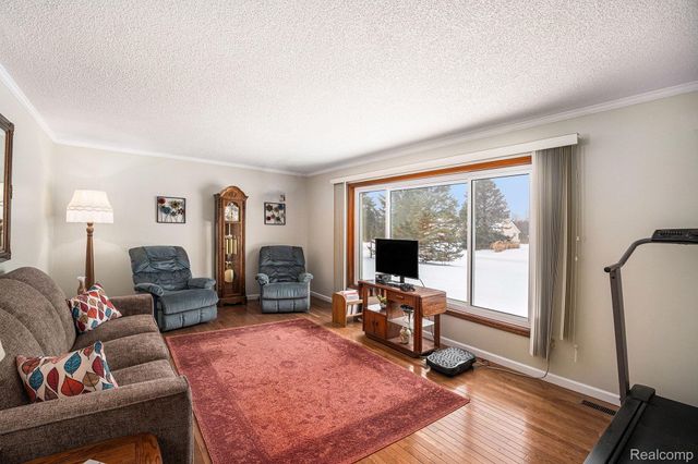 9213 Apple Orchard Drive, Tyrone Township, MI 48430