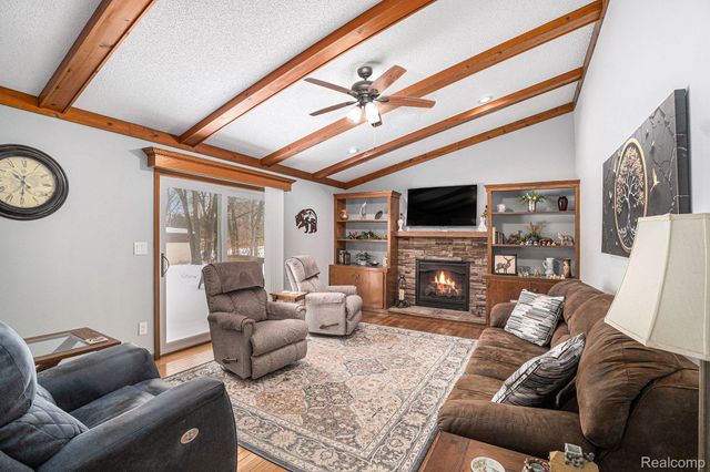 9213 Apple Orchard Drive, Tyrone Township, MI 48430