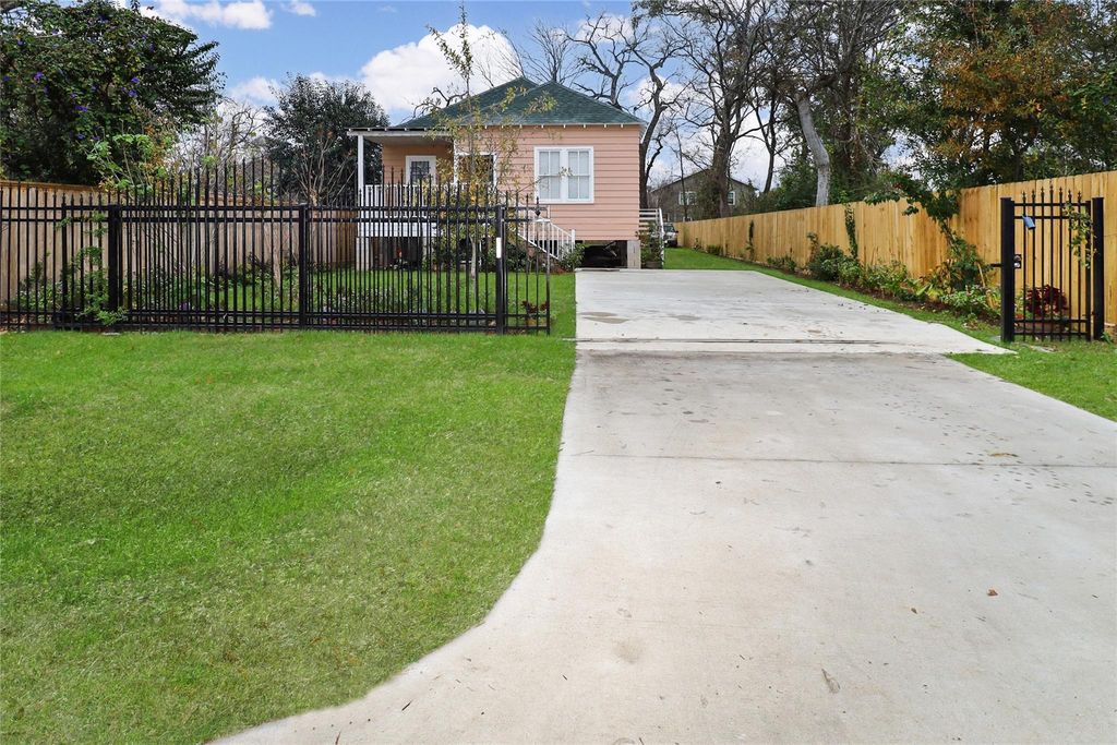 4621 Wiley Road, Houston, TX 77093