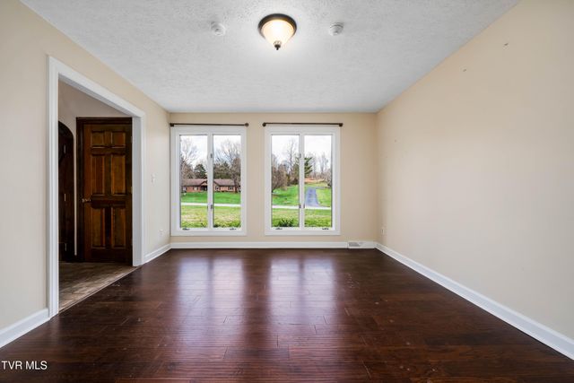 746 Quail Hollow Drive, Elizabethton, TN 37643