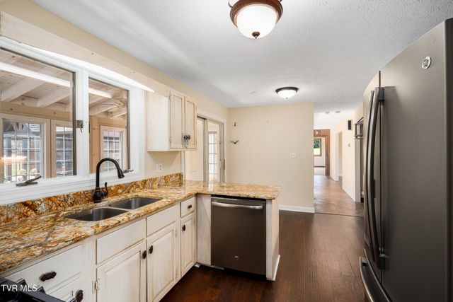 746 Quail Hollow Drive, Elizabethton, TN 37643