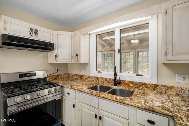 746 Quail Hollow Drive, Elizabethton, TN 37643