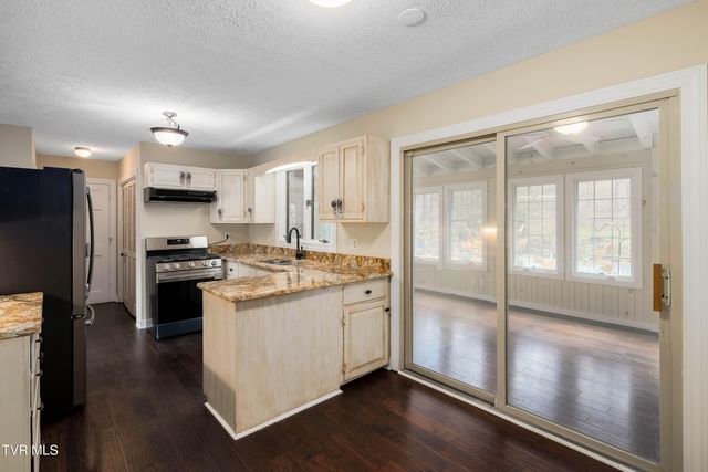 746 Quail Hollow Drive, Elizabethton, TN 37643