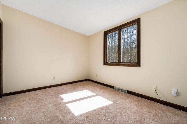 746 Quail Hollow Drive, Elizabethton, TN 37643