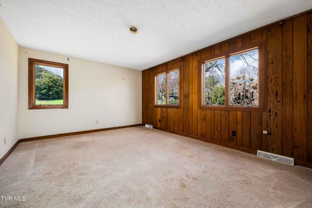 746 Quail Hollow Drive, Elizabethton, TN 37643