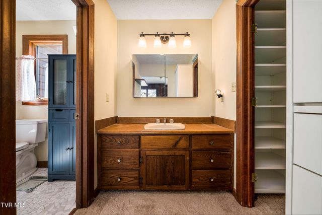 746 Quail Hollow Drive, Elizabethton, TN 37643