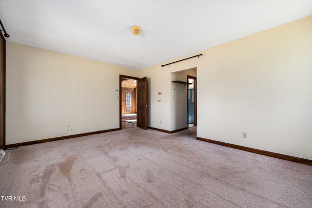 746 Quail Hollow Drive, Elizabethton, TN 37643