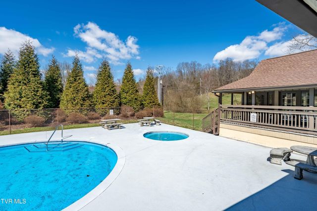 746 Quail Hollow Drive, Elizabethton, TN 37643