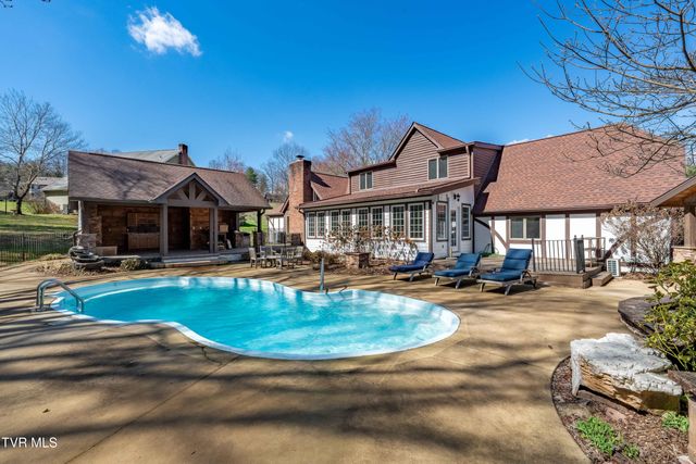 746 Quail Hollow Drive, Elizabethton, TN 37643