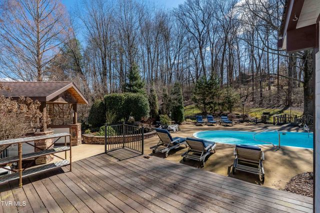 746 Quail Hollow Drive, Elizabethton, TN 37643