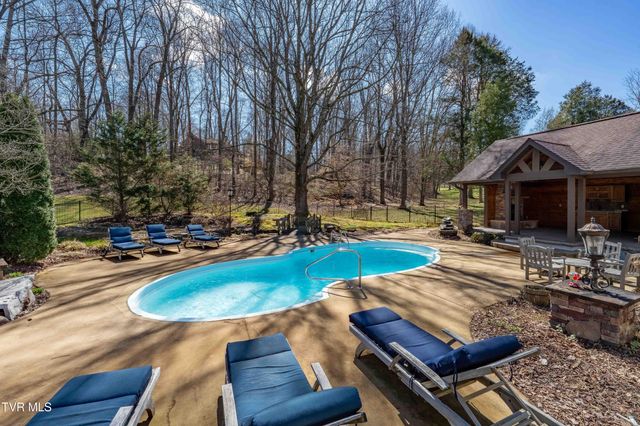 746 Quail Hollow Drive, Elizabethton, TN 37643