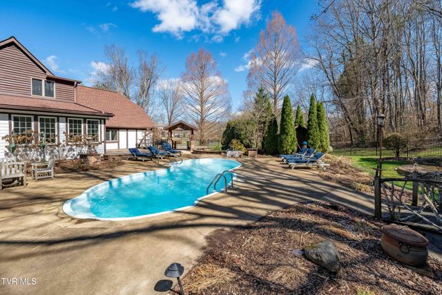 746 Quail Hollow Drive, Elizabethton, TN 37643