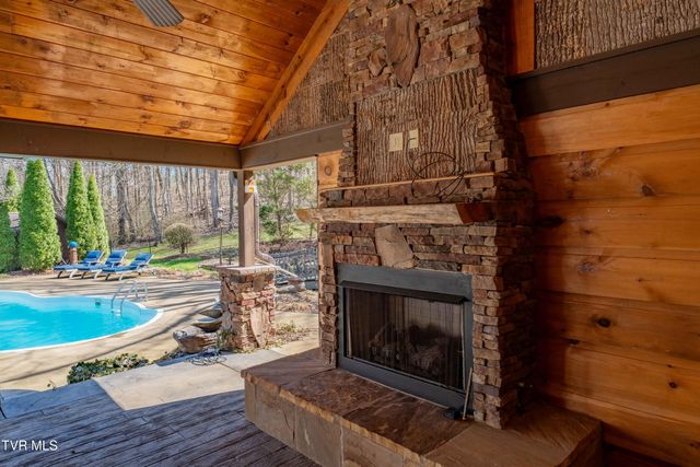 746 Quail Hollow Drive, Elizabethton, TN 37643