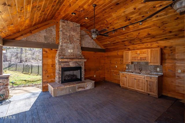 746 Quail Hollow Drive, Elizabethton, TN 37643