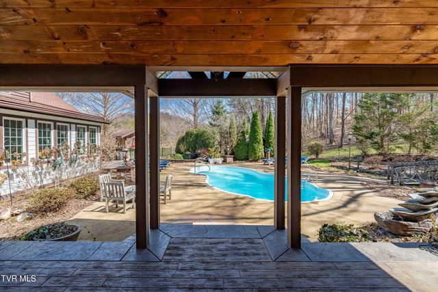 746 Quail Hollow Drive, Elizabethton, TN 37643