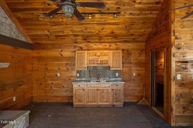 746 Quail Hollow Drive, Elizabethton, TN 37643