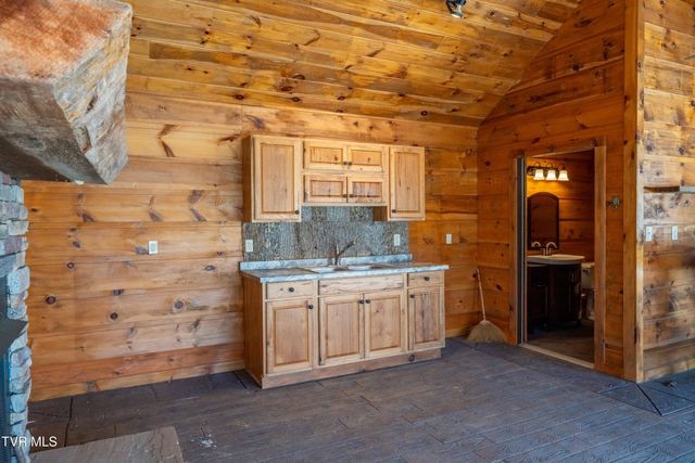 746 Quail Hollow Drive, Elizabethton, TN 37643