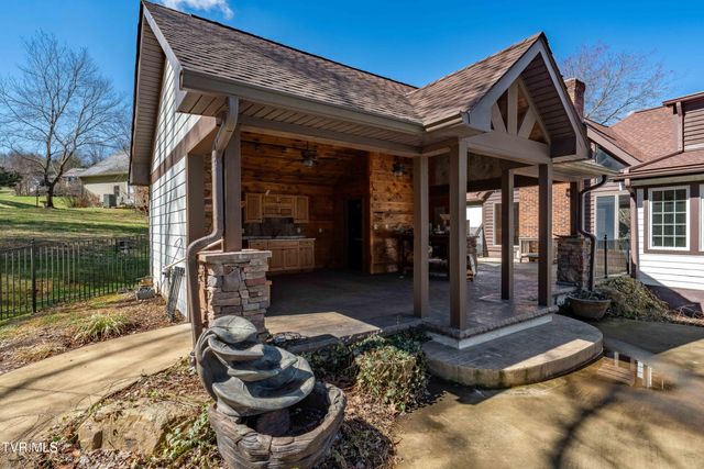 746 Quail Hollow Drive, Elizabethton, TN 37643