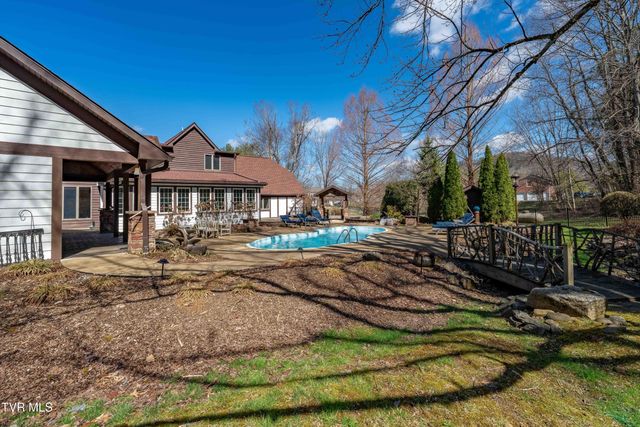 746 Quail Hollow Drive, Elizabethton, TN 37643