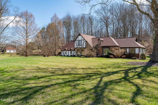 746 Quail Hollow Drive, Elizabethton, TN 37643