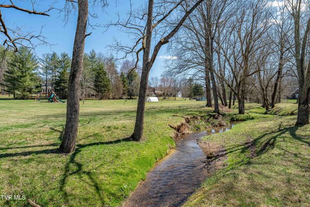 746 Quail Hollow Drive, Elizabethton, TN 37643