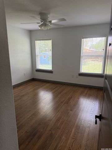 529 LAUREL LN, New Braunfels, TX 78130