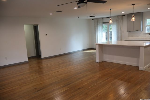 529 LAUREL LN, New Braunfels, TX 78130