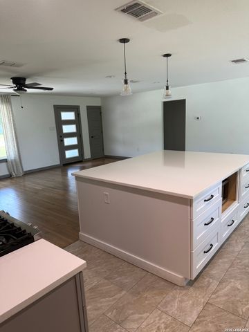 529 LAUREL LN, New Braunfels, TX 78130