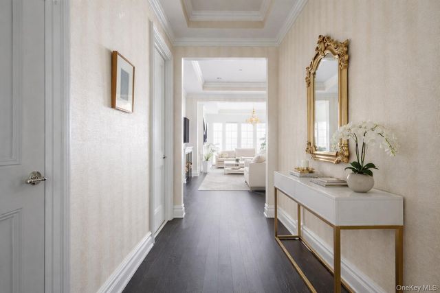 3000 Royal Court 3201, North Hills, NY 11040
