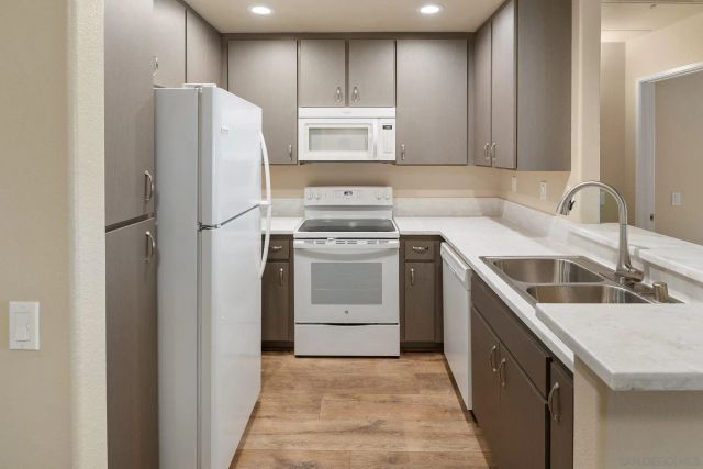 580 Camino de la Reina 321, San Diego, CA 92108