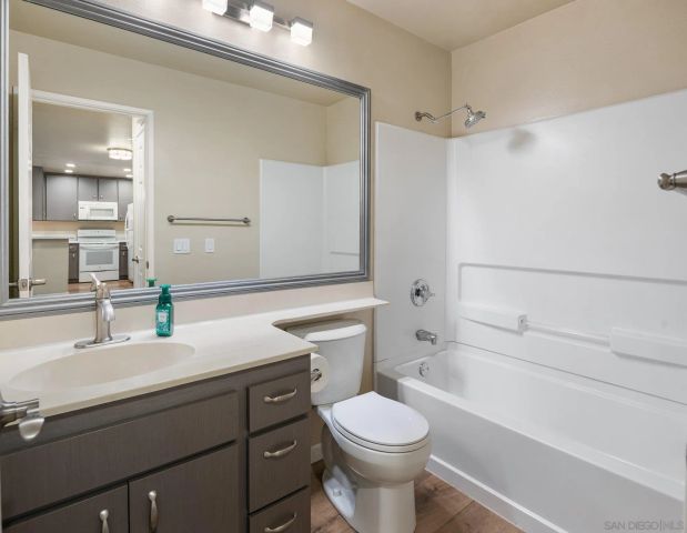 580 Camino de la Reina 321, San Diego, CA 92108