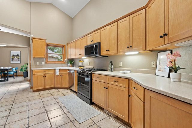 S29W30880 Wild Berry LANE, Waukesha, WI 53188