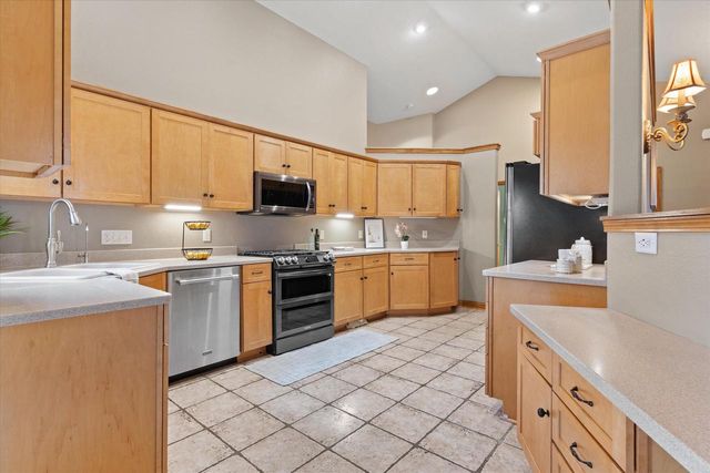 S29W30880 Wild Berry LANE, Waukesha, WI 53188