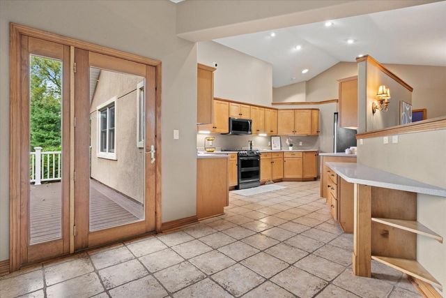 S29W30880 Wild Berry LANE, Waukesha, WI 53188