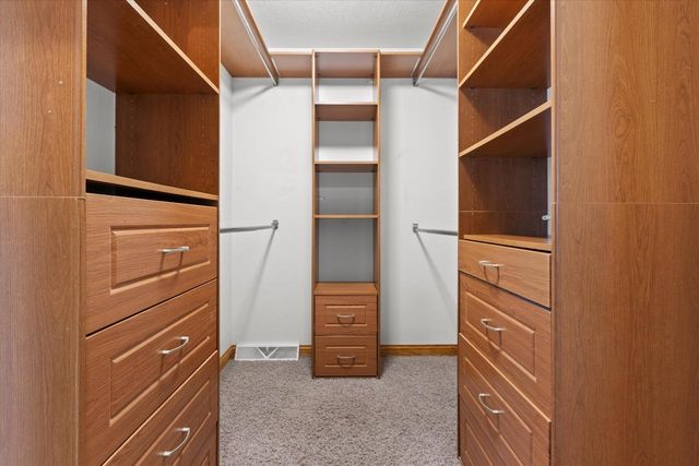S29W30880 Wild Berry LANE, Waukesha, WI 53188