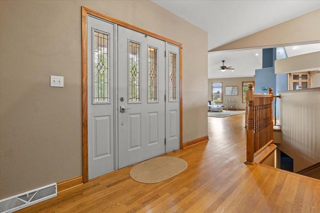 S29W30880 Wild Berry LANE, Waukesha, WI 53188