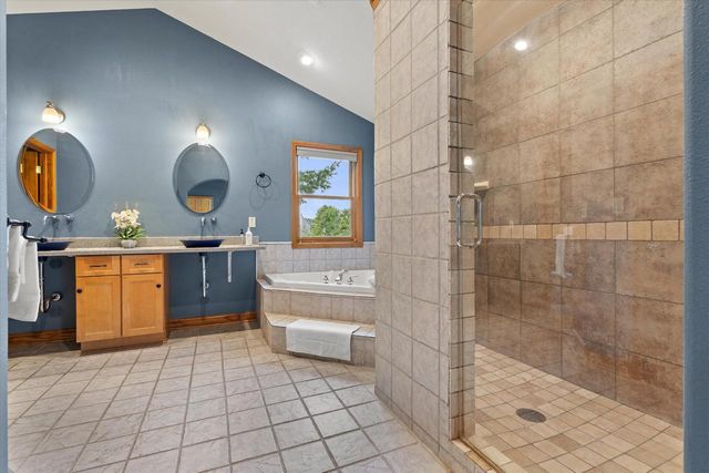 S29W30880 Wild Berry LANE, Waukesha, WI 53188