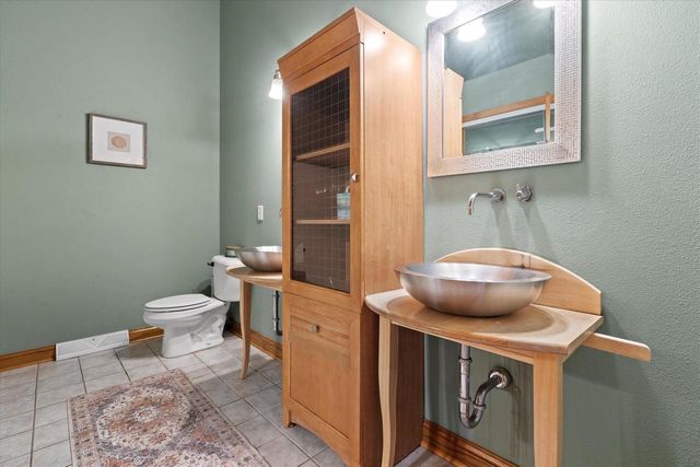 S29W30880 Wild Berry LANE, Waukesha, WI 53188