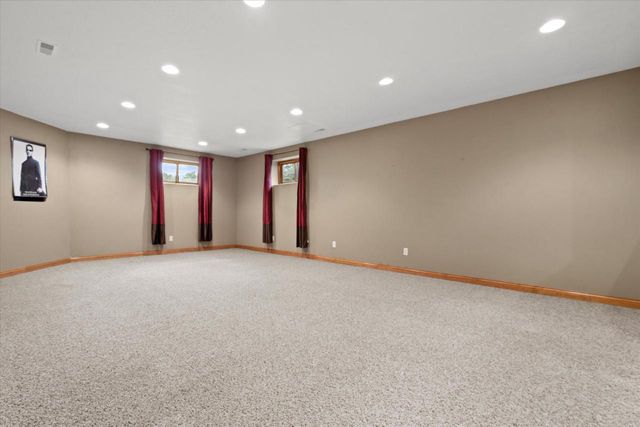 S29W30880 Wild Berry LANE, Waukesha, WI 53188