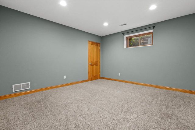 S29W30880 Wild Berry LANE, Waukesha, WI 53188