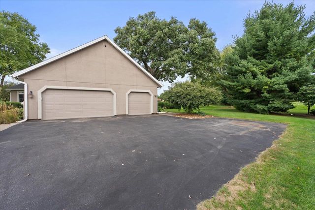 S29W30880 Wild Berry LANE, Waukesha, WI 53188