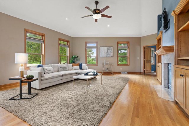 S29W30880 Wild Berry LANE, Waukesha, WI 53188